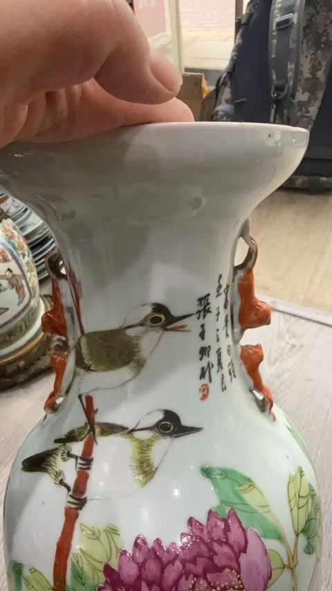 古玩陶瓷張子英款淺絳彩花鳥紋瓶真品鑒賞圖