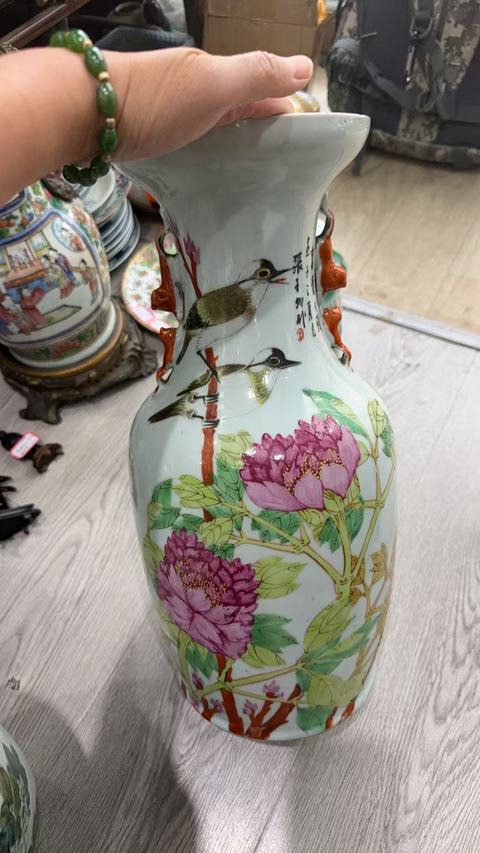 古玩陶瓷張子英款淺絳彩花鳥紋瓶真品鑒賞圖