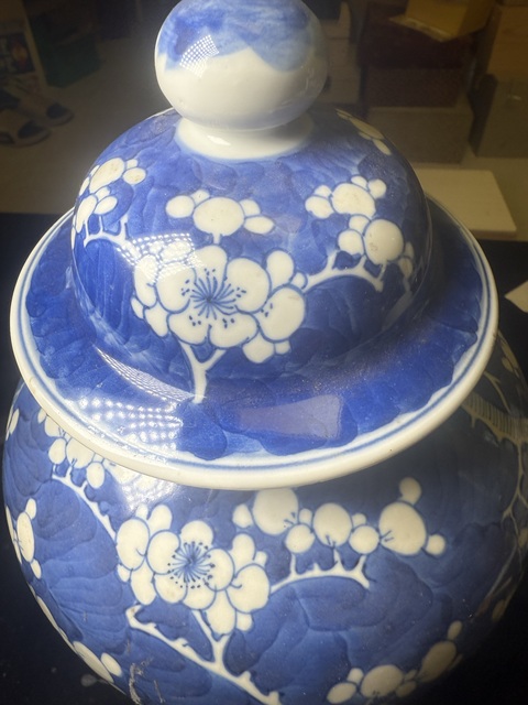 古玩陶瓷青花留白冰梅紋將軍罐真品鑒賞圖