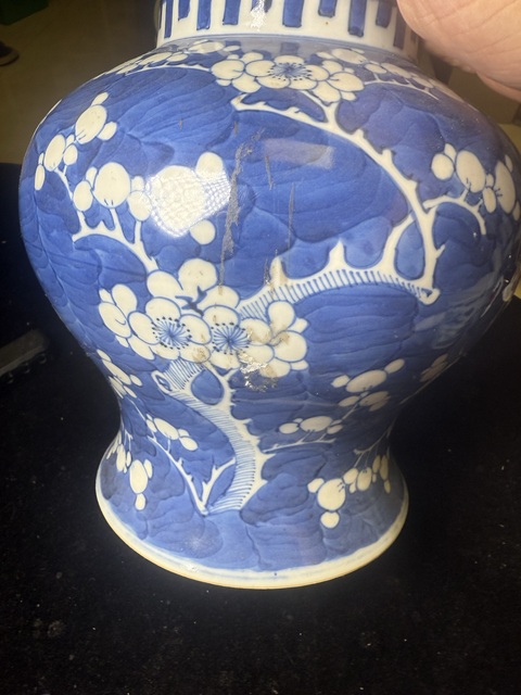 古玩陶瓷青花留白冰梅紋將軍罐真品鑒賞圖