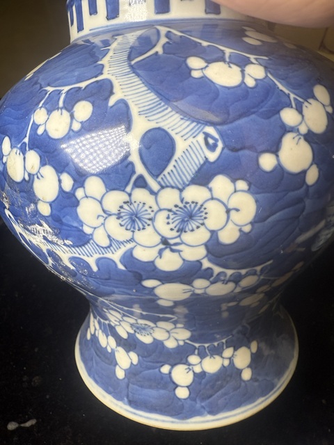 古玩陶瓷青花留白冰梅紋將軍罐真品鑒賞圖