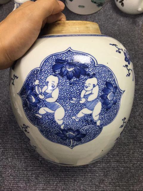 古玩陶瓷連生貴子圖青花罐真品鑒賞圖