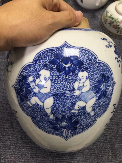 古玩陶瓷連生貴子圖青花罐真品鑒賞圖