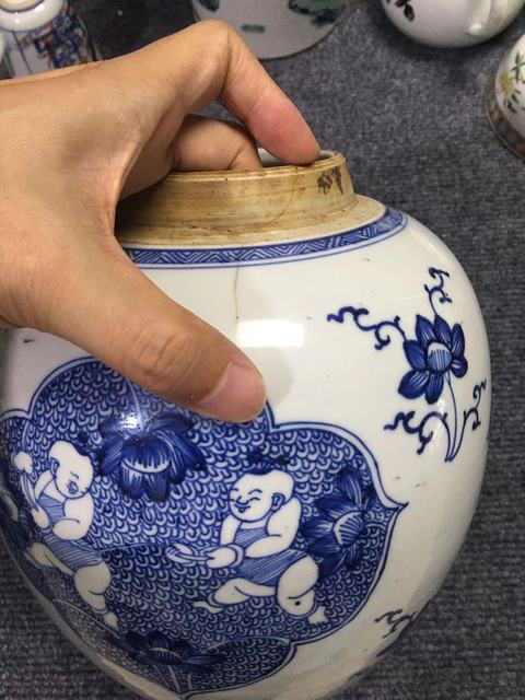 古玩陶瓷連生貴子圖青花罐真品鑒賞圖