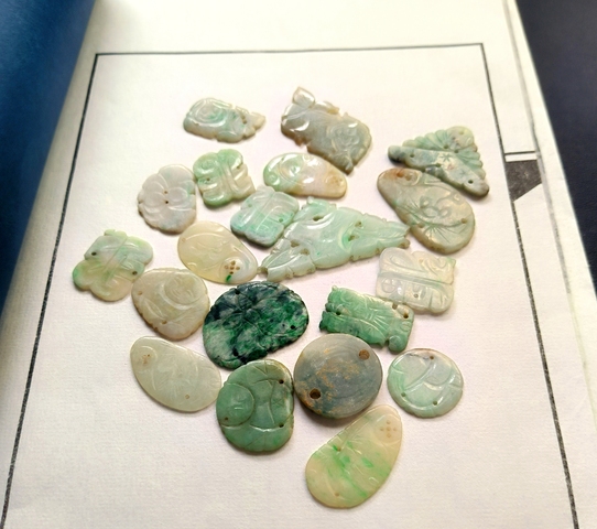 古玩玉器天然翡翠花片真品鑒賞圖