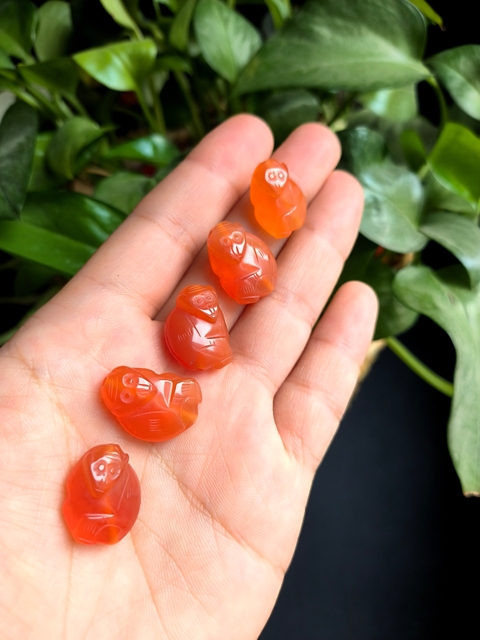 古玩玉器紅瑪瑙雕“猴墜”真品鑒賞圖