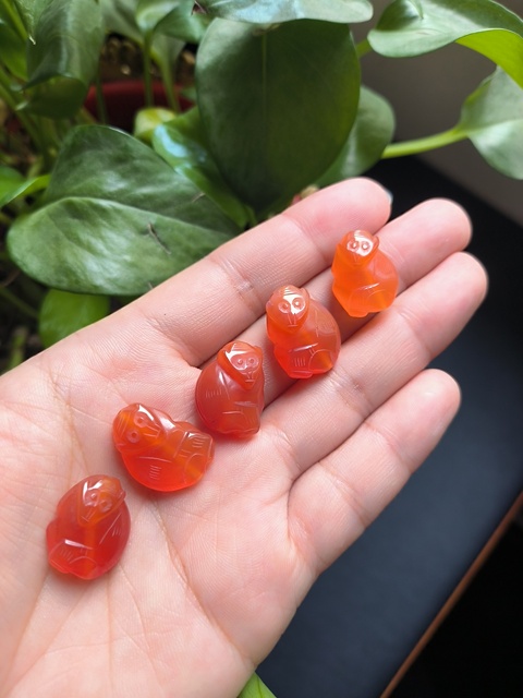 古玩玉器紅瑪瑙雕“猴墜”真品鑒賞圖
