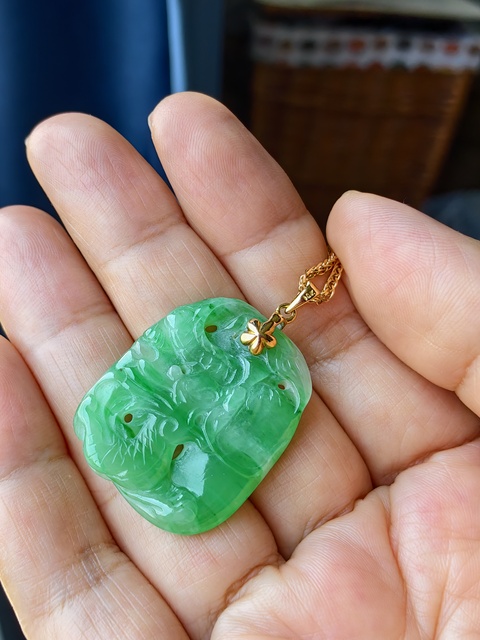 古玩玉器天然翡翠掛墜真品鑒賞圖
