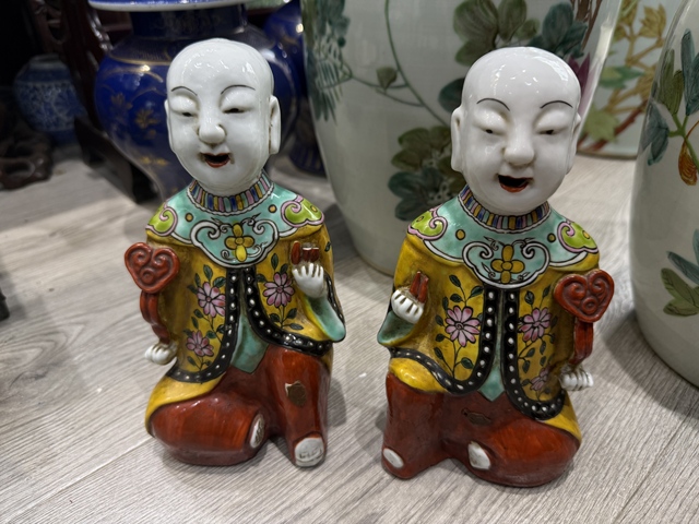 古玩陶瓷人物粉彩塑像真品鑒賞圖