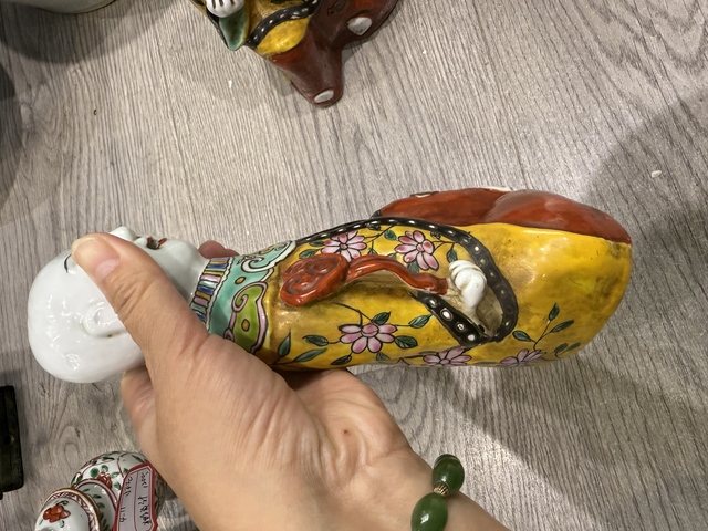 古玩陶瓷人物粉彩塑像真品鑒賞圖