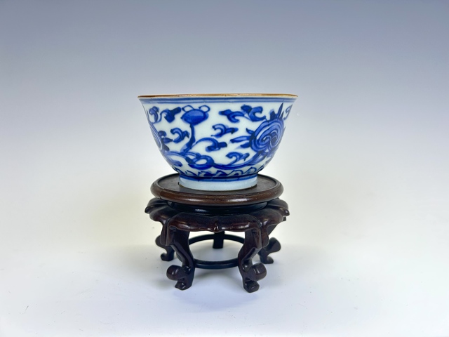 古玩陶瓷清康熙·青花靈芝紋茶圓拍賣,當前價格940元