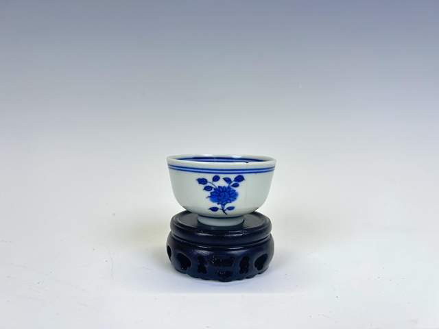 古玩陶瓷清中早期·青花花卉杯拍賣,當前價格198元