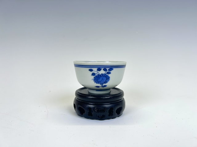 古玩陶瓷清中早期·青花花卉杯拍賣,當前價格198元