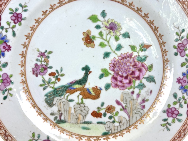 古玩陶瓷清中期·粉彩孔雀花卉盤拍賣，當前價格99元
