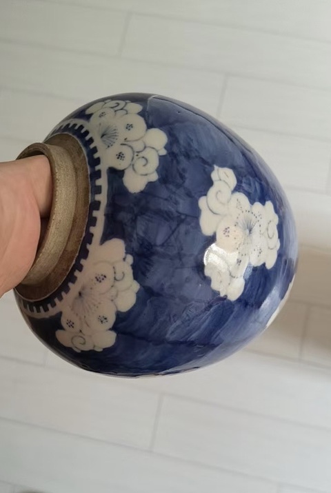古玩陶瓷青花留白冰梅紋罐真品鑒賞圖