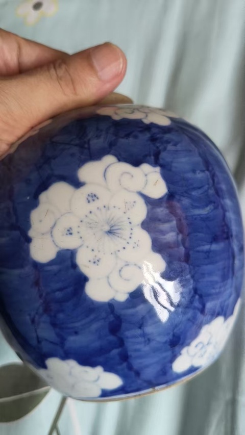 古玩陶瓷青花留白冰梅紋罐真品鑒賞圖