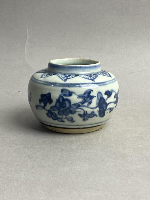 古玩陶瓷明中青花花卉紋罐真品鑒賞圖