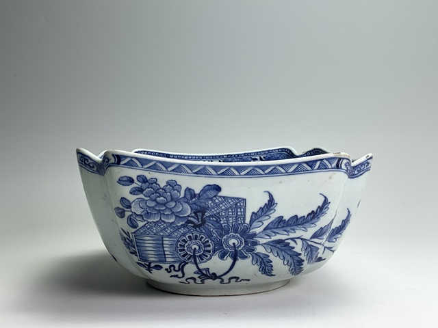 古玩陶瓷清中期·青花花卉紋四方大貢碗拍賣,當前價格1766元