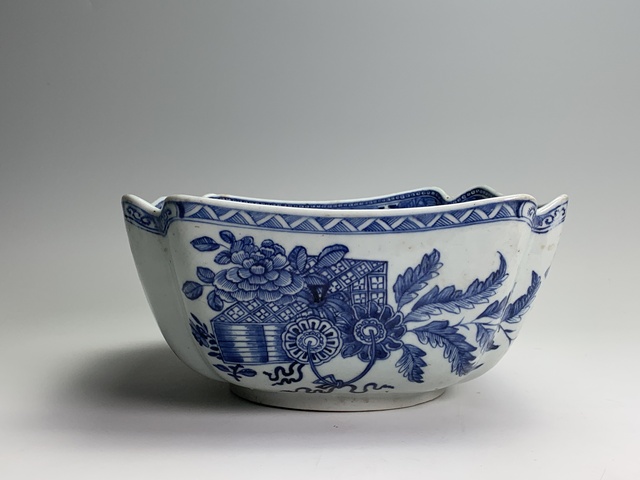 古玩陶瓷清中期·青花花卉紋四方大貢碗拍賣,當前價格1766元