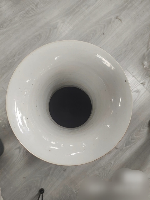 古玩陶瓷油粉彩麒麟送子圖撇口瓶真品鑒賞圖