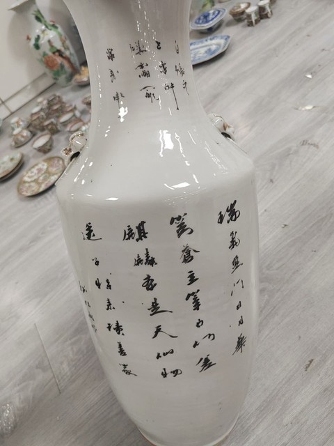 古玩陶瓷油粉彩麒麟送子圖撇口瓶真品鑒賞圖