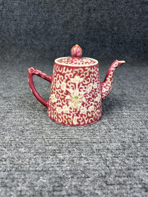 古玩陶瓷粉彩纏枝蓮寶相花紋執(zhí)壺真品鑒賞圖