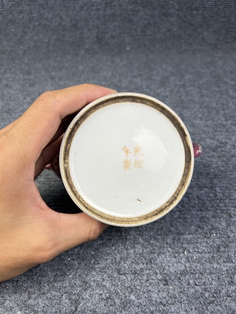 古玩陶瓷粉彩纏枝蓮寶相花紋執(zhí)壺真品鑒賞圖