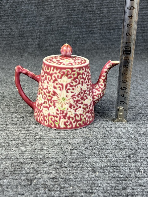 古玩陶瓷粉彩纏枝蓮寶相花紋執(zhí)壺真品鑒賞圖