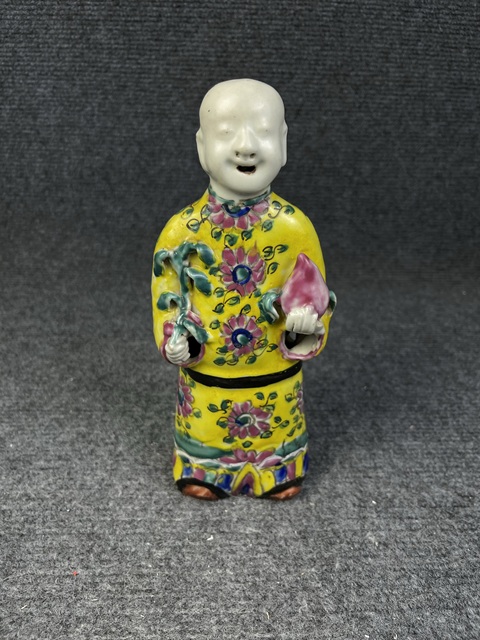 古玩陶瓷乾隆粉彩童子塑像真品鑒賞圖