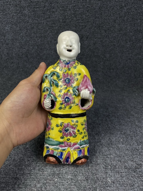 古玩陶瓷乾隆粉彩童子塑像真品鑒賞圖