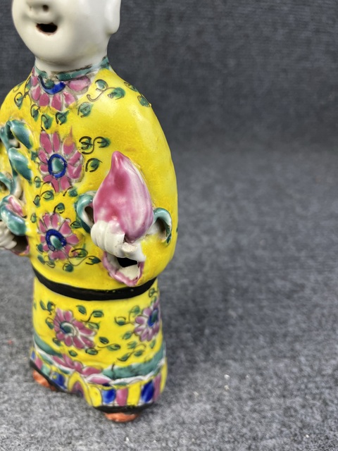 古玩陶瓷乾隆粉彩童子塑像真品鑒賞圖