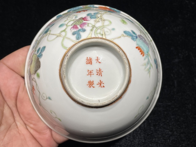 古玩陶瓷粉彩癩瓜紋茶碗真品鑒賞圖