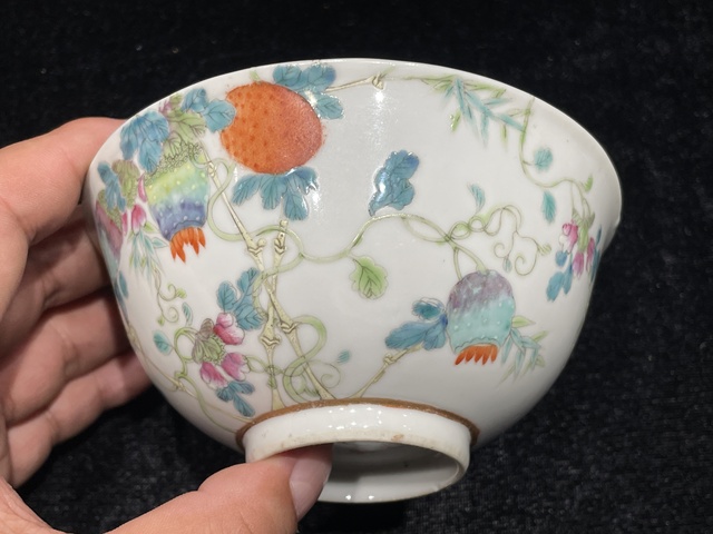 古玩陶瓷粉彩癩瓜紋茶碗真品鑒賞圖