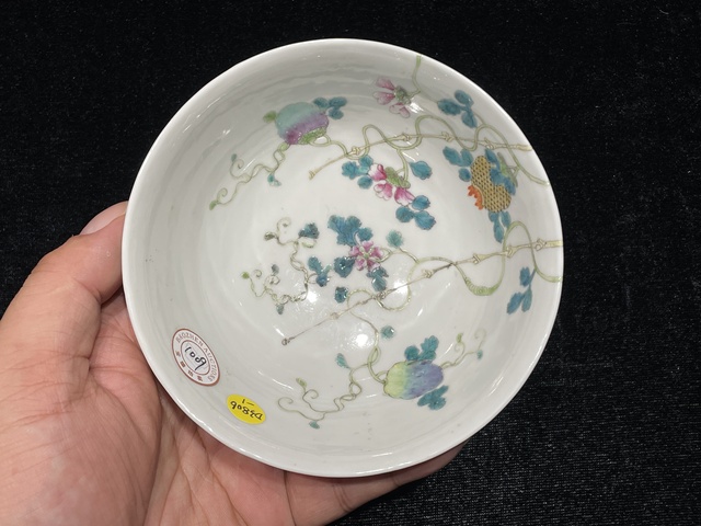 古玩陶瓷粉彩癩瓜紋茶碗真品鑒賞圖