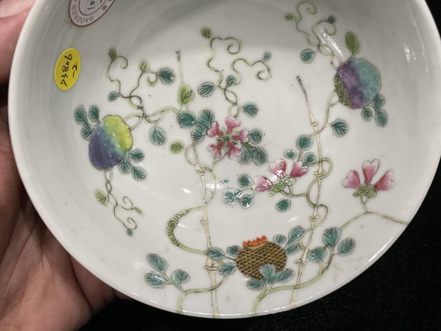 古玩陶瓷粉彩癩瓜紋茶碗真品鑒賞圖