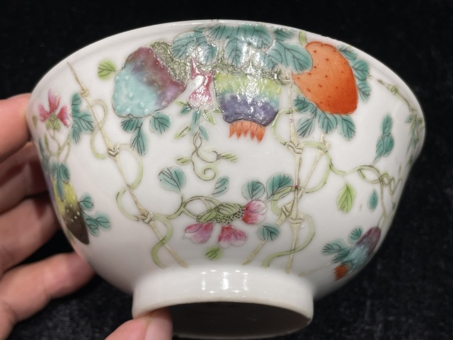 古玩陶瓷粉彩癩瓜紋茶碗真品鑒賞圖