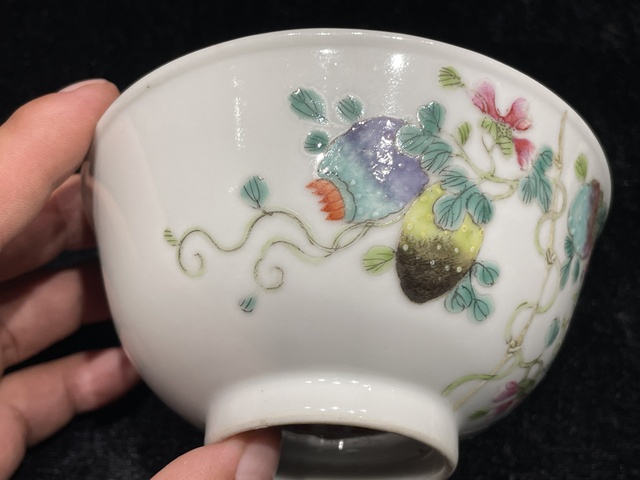 古玩陶瓷粉彩癩瓜紋茶碗真品鑒賞圖