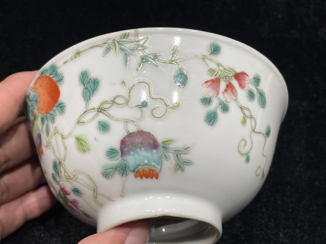 古玩陶瓷粉彩癩瓜紋茶碗真品鑒賞圖