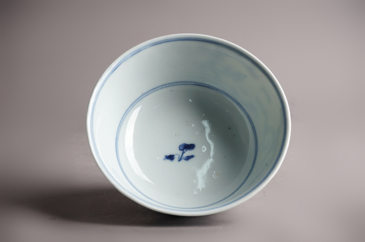 古玩陶瓷清雍正·青花夔龍紋碗真品鑒賞圖