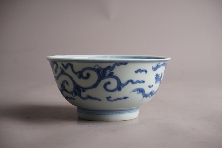 古玩陶瓷清雍正·青花夔龍紋碗真品鑒賞圖