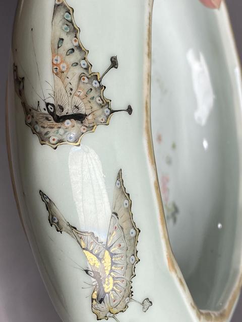 古玩陶瓷粉青釉粉彩蝴蝶紋瓜棱型洗真品鑒賞圖
