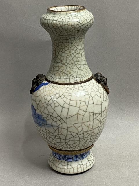 古玩陶瓷哥釉青花劉海戲金蟾洗口瓶真品鑒賞圖