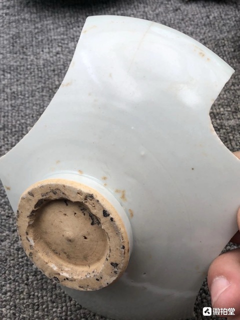 古玩陶瓷卵白釉印花龍紋碗殘片真品鑒賞圖