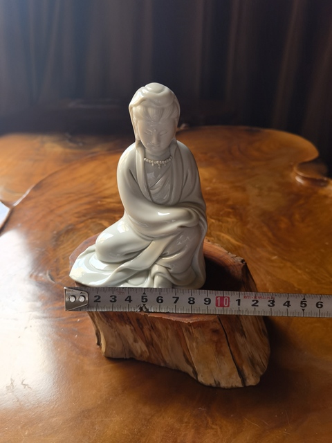 古玩陶瓷德化窯觀音塑像真品鑒賞圖