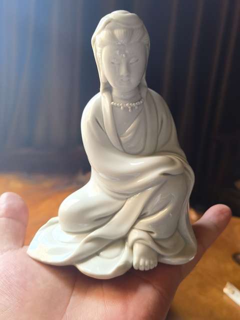 古玩陶瓷德化窯觀音塑像真品鑒賞圖