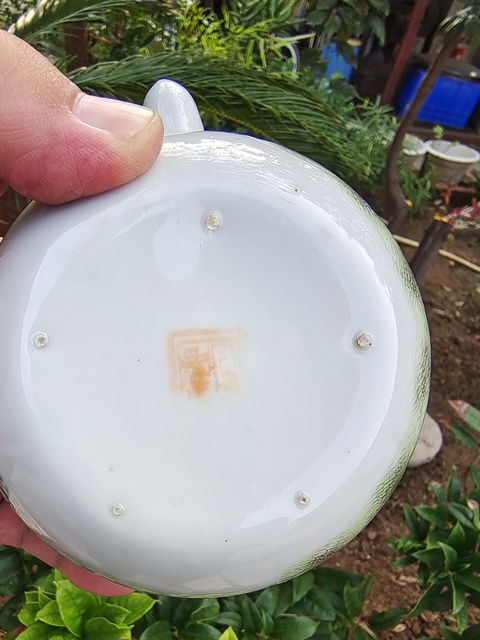 古玩陶瓷粉彩蝶戀花紋茶壺真品鑒賞圖