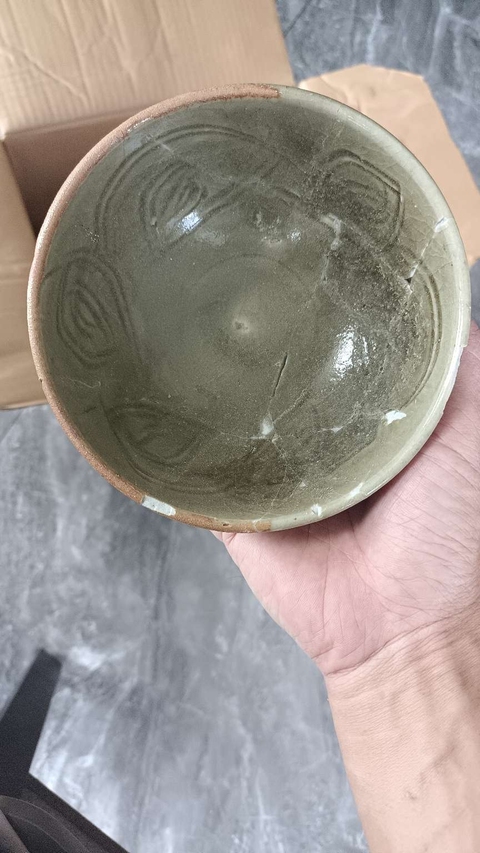 古玩陶瓷龍泉青瓷刻花碗真品鑒賞圖