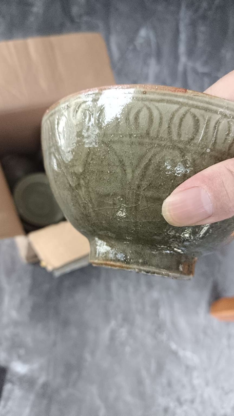 古玩陶瓷龍泉青瓷刻花碗真品鑒賞圖