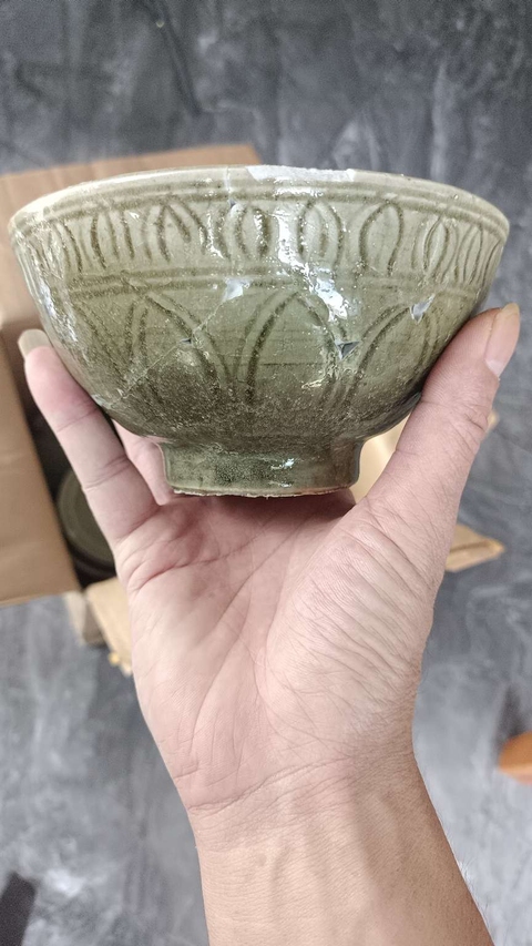 古玩陶瓷龍泉青瓷刻花碗真品鑒賞圖