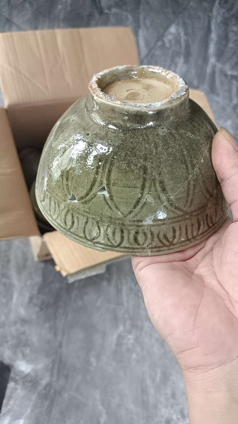 古玩陶瓷龍泉青瓷刻花碗真品鑒賞圖